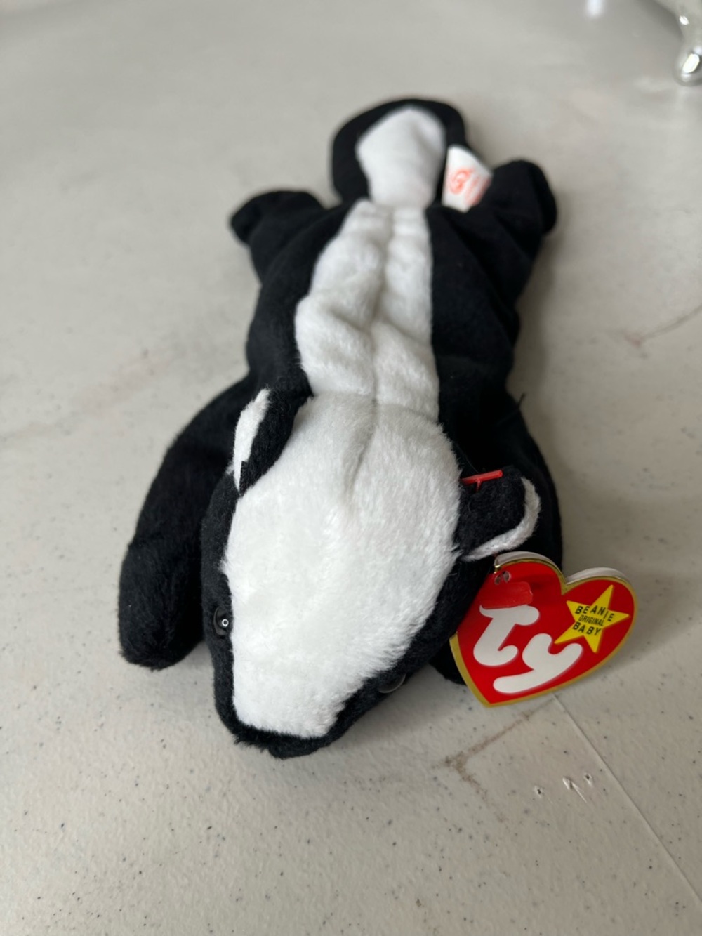 Ty “STINKY” skunk Black and White Plush Beanie Baby 1995 PVC